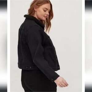 NWT Torrid Denim Trucker Jacket with Sherpa Collar Size 3